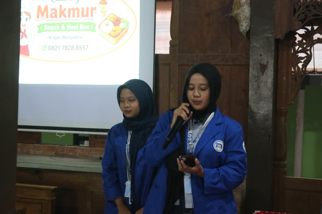 Sesi Presentasi Kelompok Desain yang Sudah Jadi Kepada UMIKM